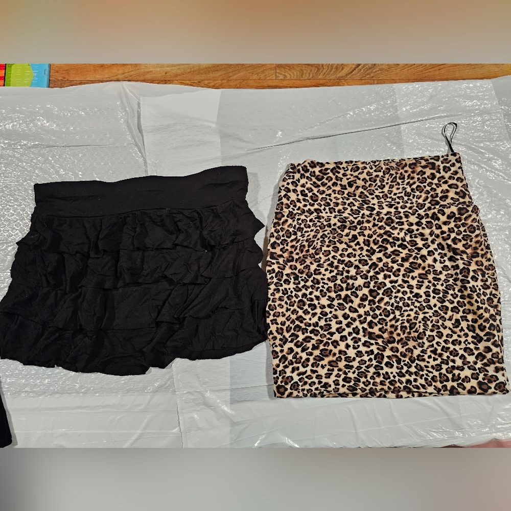 Ambiance Apparel 2×skirts Size S